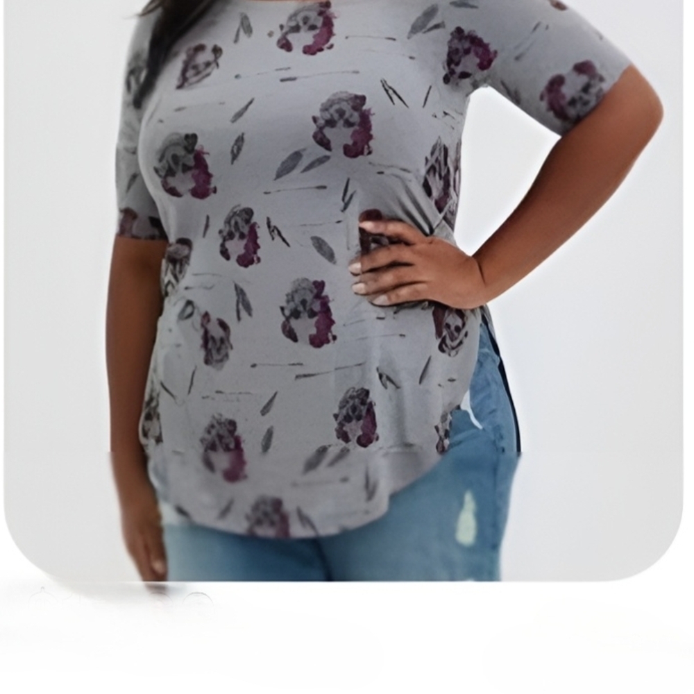 Torrid Gray Skulls and Flowers Short Sleeve Top